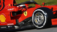 Sebastian Vettel v novém voze Ferrari SF90 při testech v Barceloně