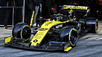 Nico Hülkenberg v novém voze Renault RS19 při testech v Barceloně