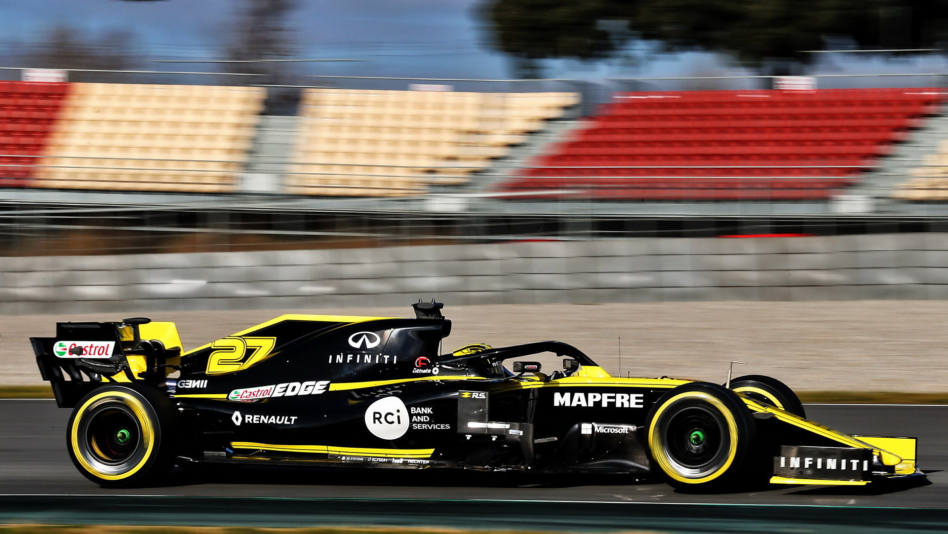 Nico Hülkenberg v novém voze Renault RS19 při testech v Barceloně