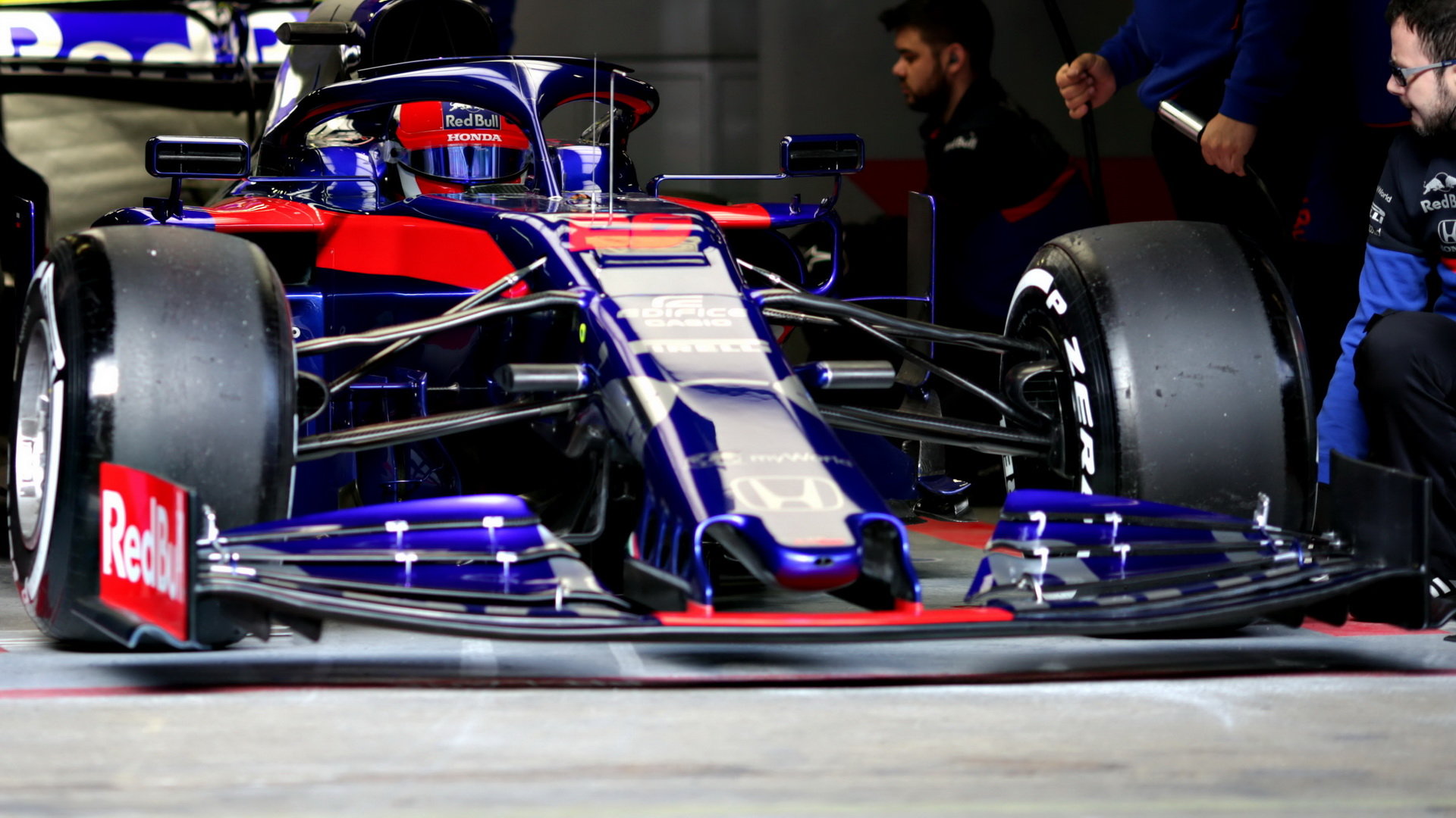 Daniil Kvjat v novém voze Toro Rosso STR14 - Honda při testech v Barceloně