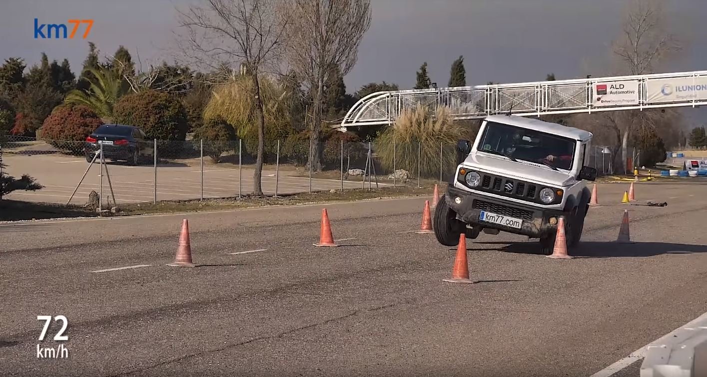 Suzuki Jimny během losího testu (YouTube/km77.com)