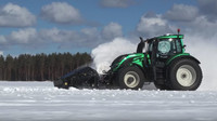 Valtra T254 Versu během „nejrychlejšího autonomního pluhování světa" (YouTube/Nokian Tyres)