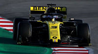 Daniel Ricciardo v novém voze Renault RS19 při testech v Barceloně