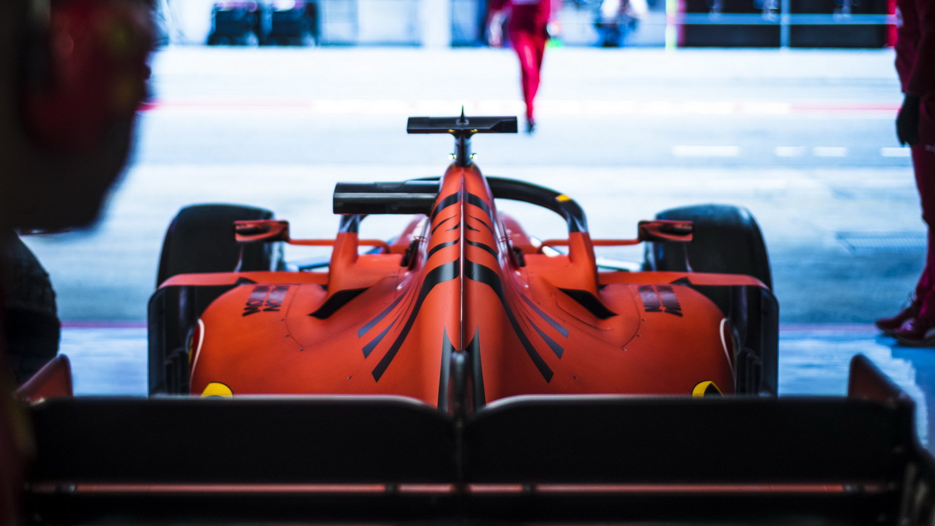 Charles Leclerc v novém voze Ferrari SF90 při druhém dni testů v Barceloně