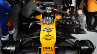 Carlos Sainz v novém voze RMcLaren MCL34 - Renault při testech v Barceloně