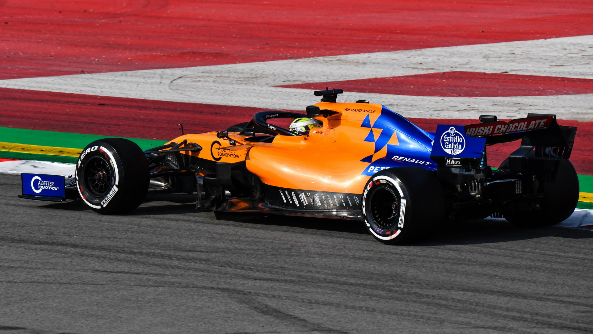 Lando Norris v novém voze McLaren MCL34 - Renault při druhém dni testů v Barceloně