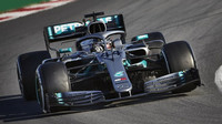 Lewis Hamilton v novém voze Mercedes F1 W10 EQ Power+ při testech v Barceloně