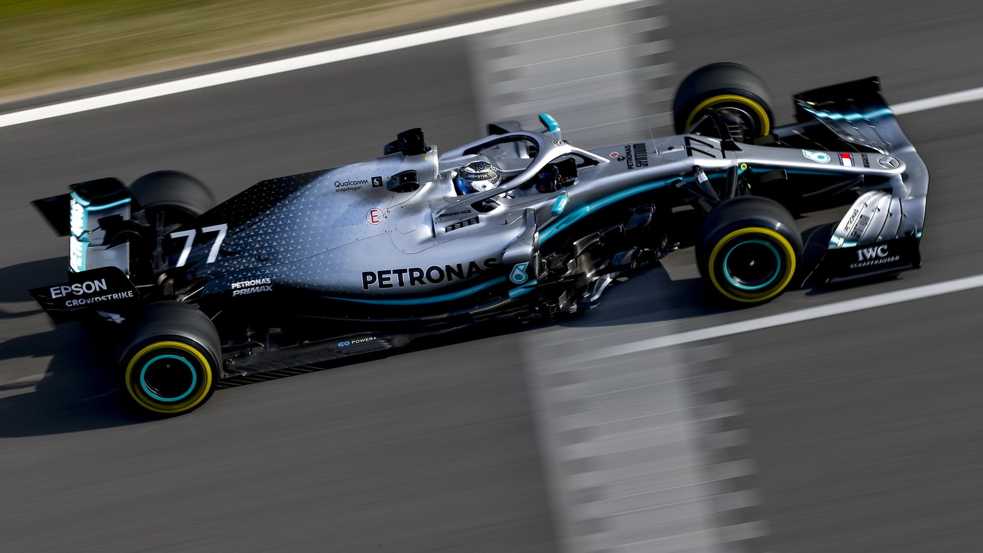 Valtteri Bottas v novém voze Mercedes F1 W10 EQ Power+ při druhém dni testů v Barceloně