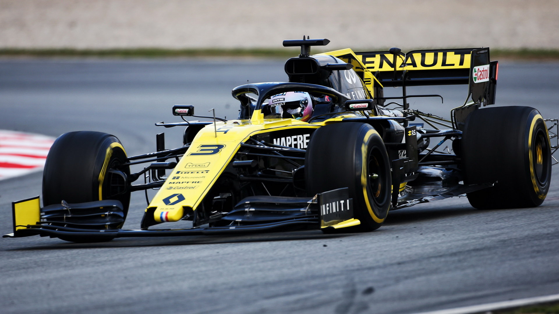 Daniel Ricciardo v novém voze Renault RS19 při druhém dni testů v Barceloně