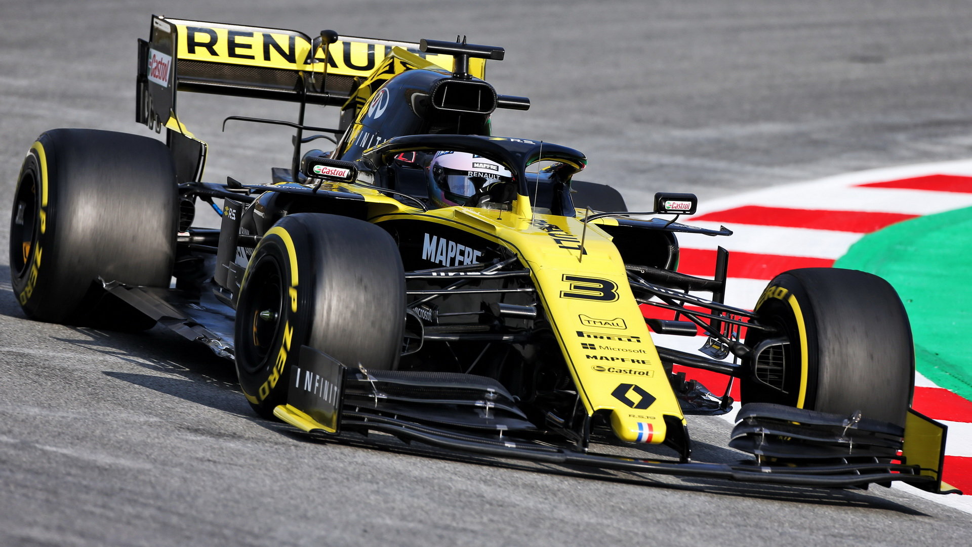 Daniel Ricciardo v novém voze Renault RS19 při druhém dni testů v Barceloně