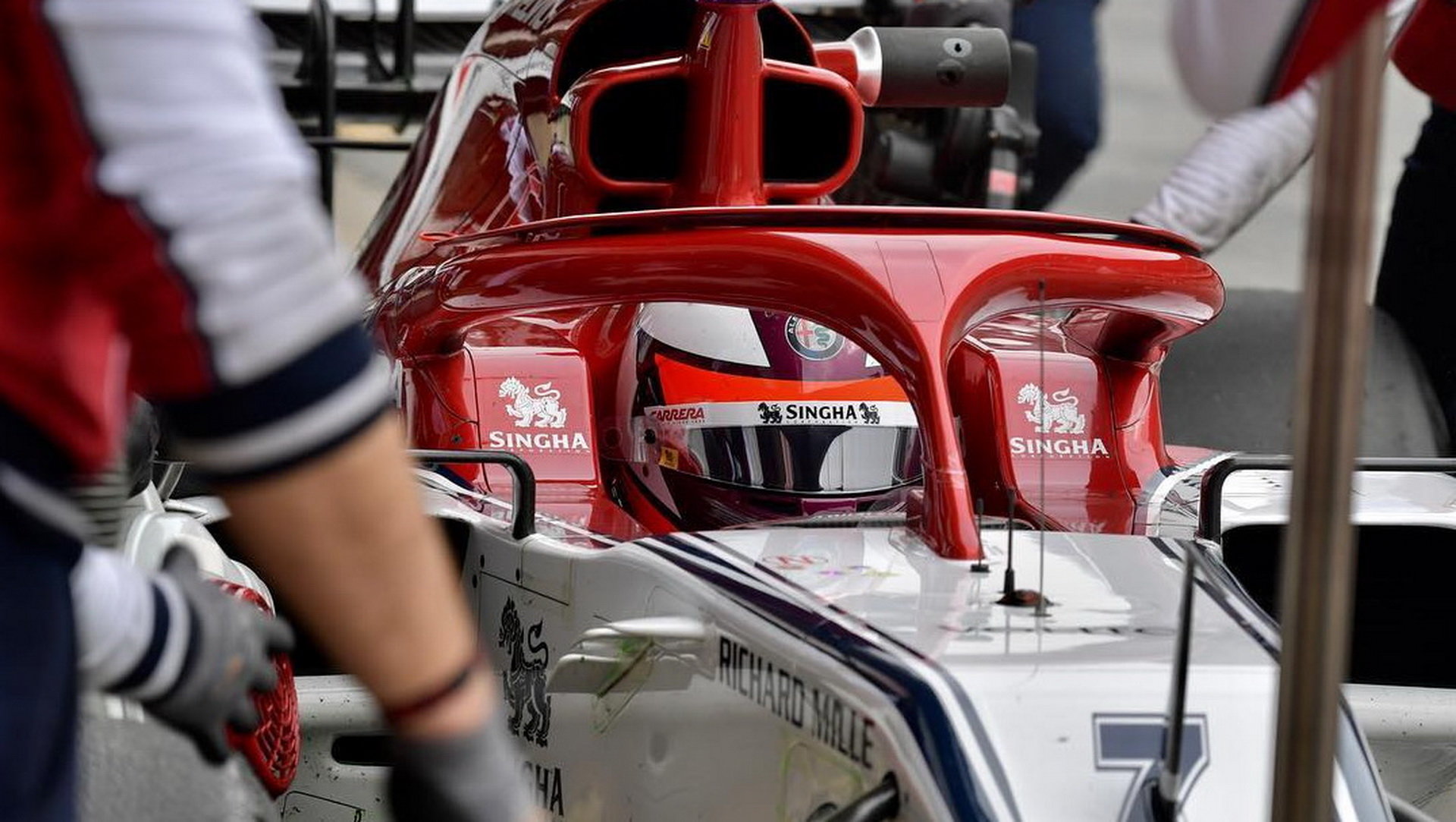 Kimi Räikkönen ve voze Alfa Romeo C38 při třetím dnu testů v Barceloně