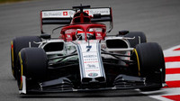 Kimi Räikkönen v novém voze Alfa Romeo C38 při třetím dnu testů v Barceloně