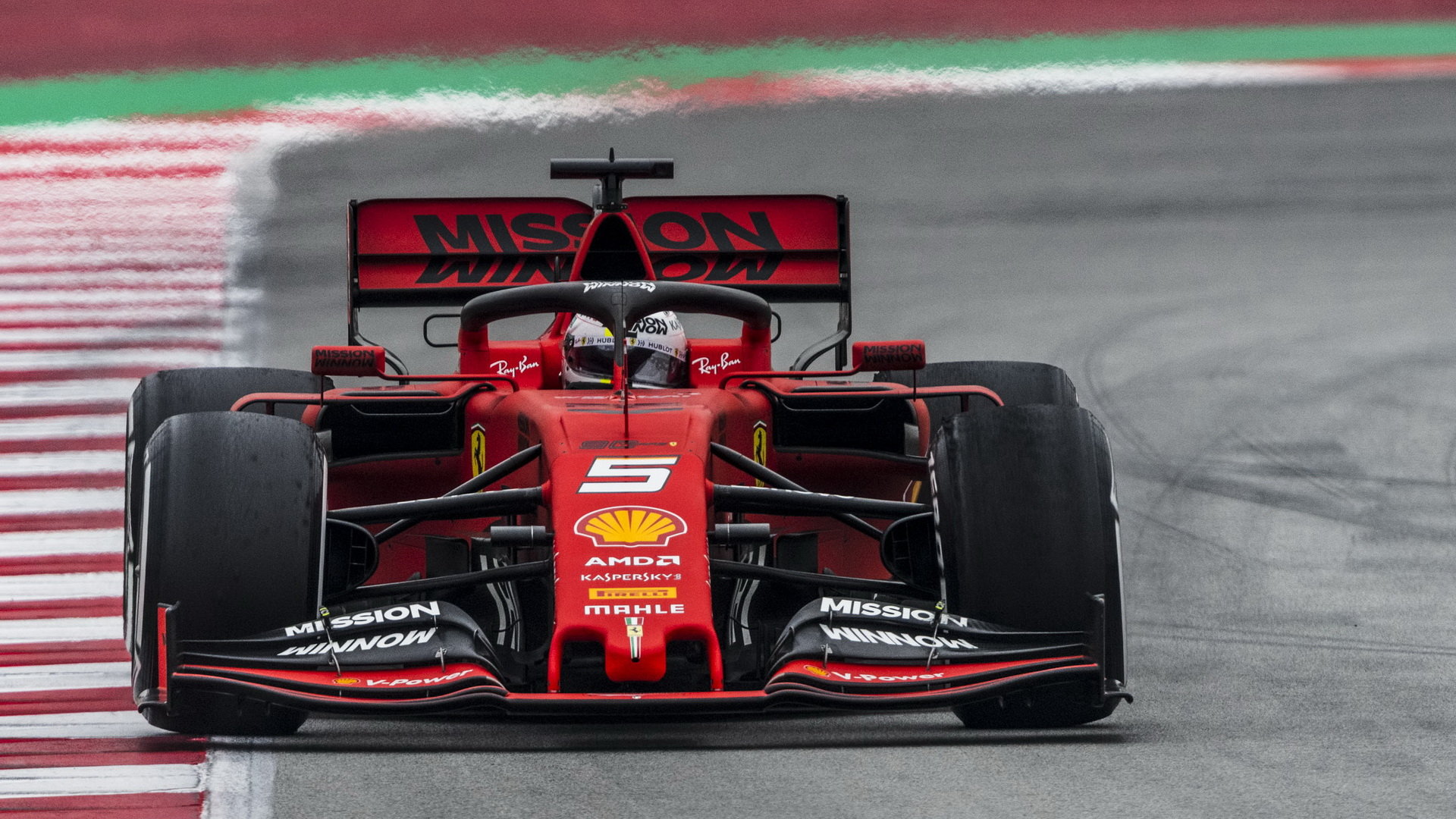 Sebastian Vettel ve voze Ferrari SF90 při třetím dnu testů v Barceloně