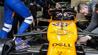 Carlos Sainz ve voze McLaren MCL34 - Renault při třetím dnu testů v Barceloně