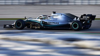 Lewis Hamilton ve voze Mercedes F1 W10 EQ Power+ při třetím dnu testů v Barceloně