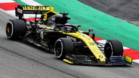 Daniel Ricciardo v novém voze Renault RS19 při třetím dnu testů v Barceloně