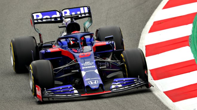 Daniil Kvjat v novém voze Toro Rosso STR14 - Honda při třetím dnu testů v Barceloně