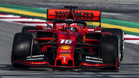 Charles Leclerc ve voze Ferrari SF90 při čtvrtém dnu testů v Barceloně