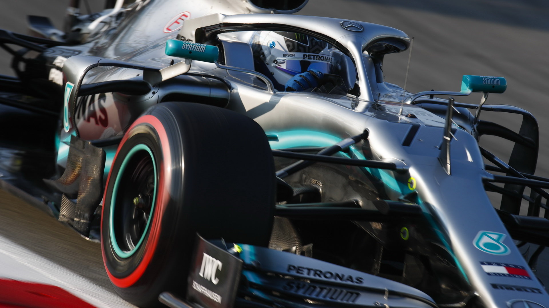 Valterri Bottas ve voze Mercedes F1 W10 EQ Power+ při čtvrtém dnu testů v Barceloně