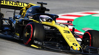 Daniel Ricciardo ve voze Renault RS19 při čtvrtém dnu testů v Barceloně