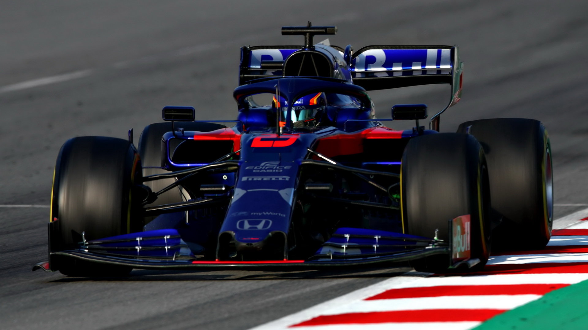 Alexander Albon ve voze Toro Rosso STR14 - Honda při čtvrtém dnu testů v Barceloně