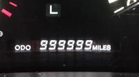 Rekordní Lexus LS400 s nájezdem 1 000 000 mil (Instagram/thesmokingtire)