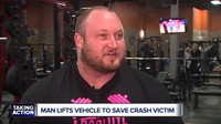 Vzpěrač dokázal nadzvednout nabouraný Jeep, aby pomohl uvězněnému člověku (YouTube/WXYZ-TV Detroit | Channel 7)