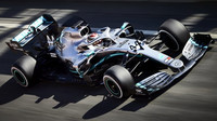 Lewis Hamilton v rámci druhých předsezonních testů v Barceloně