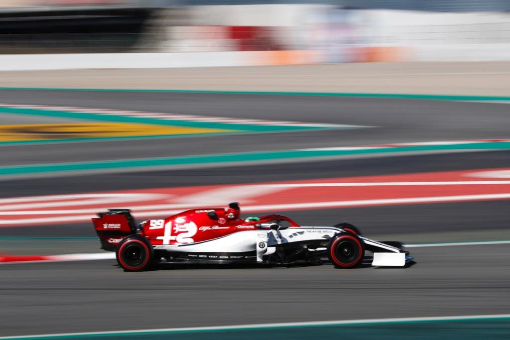 Antonio Giovinazzi s Alfou Romeo C38 během druhých testů v Barceloně