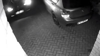 Ke krádeži BMW M140i s bezklíčovým odemykáním a startováním stačilo zlodějům necelých 20 sekund (YouTube/ViralHog)