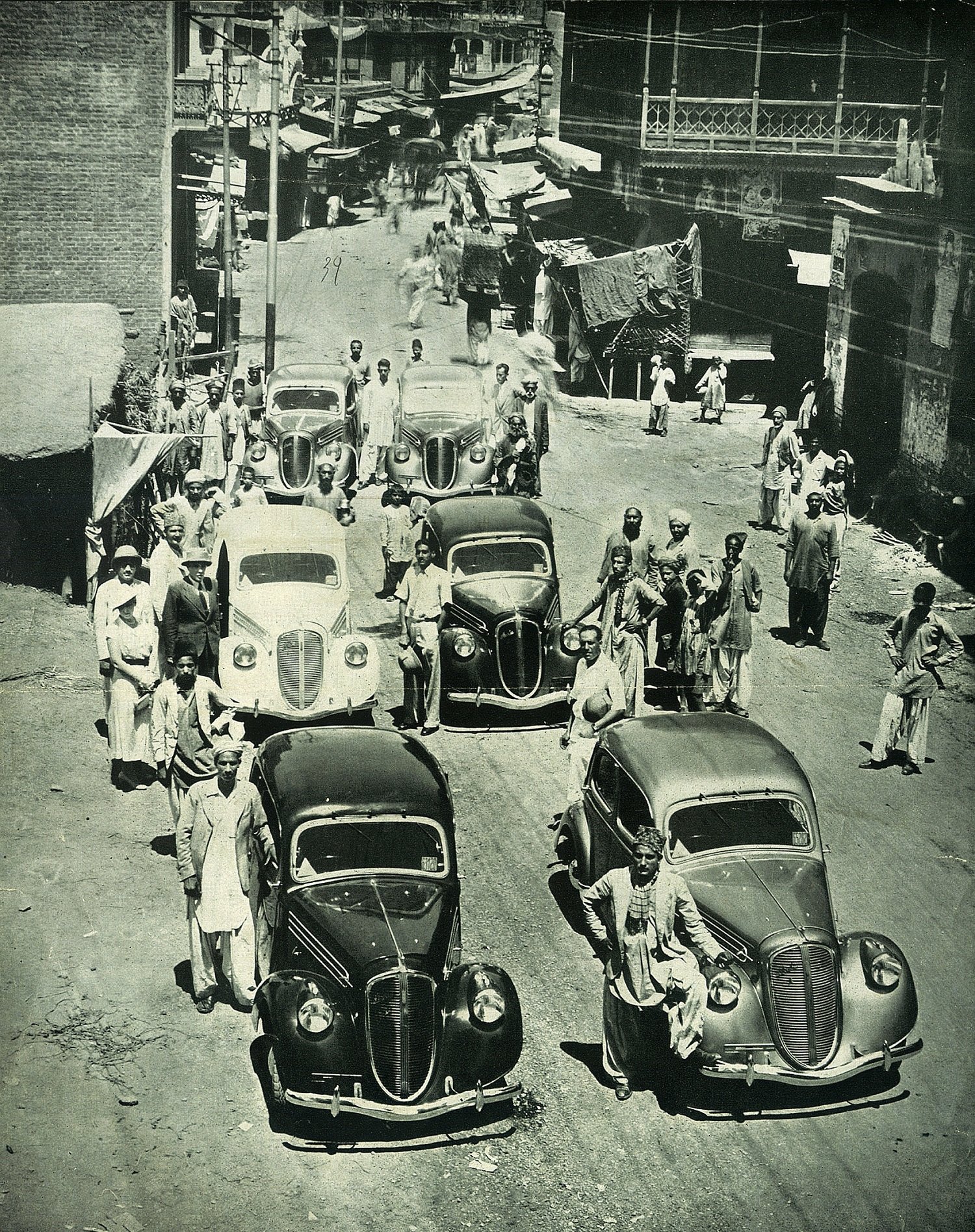 Celkem vzniklo v letech 1934 – 1946 více než 21 000 zástupců modelové řady Škoda Popular, z toho asi 250 kusů po válce. Jen v letech 1935 až 1939 bylo vyvezeno takřka 6000 exemplářů.