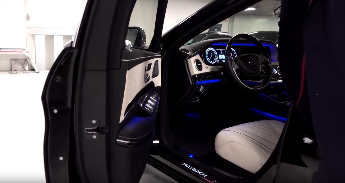 Unikátní prohlídka vozu Mercedes-Maybach S600 Pullman (YouTube/MercBenzKing)