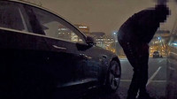 Nový Sentry Mode natočil zloděje během vykrádání dvou Tesla Model 3 (YouTube/ Now You Know)