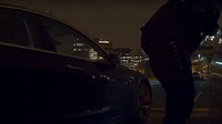 Nový Sentry Mode natočil zloděje během vykrádání dvou Tesla Model 3 (YouTube/ Now You Know)