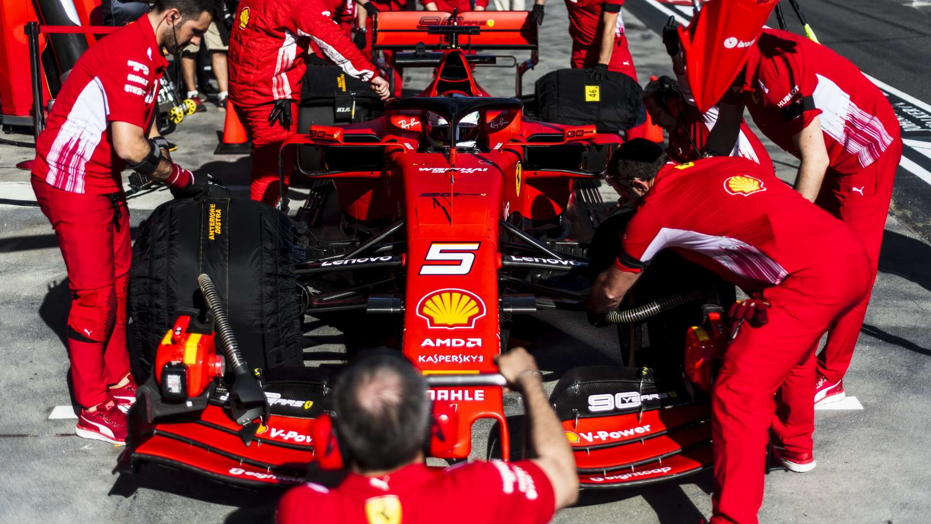 Mechanici Ferrari se v prvních zastávkách nevyznamenali (ilustrační foto)