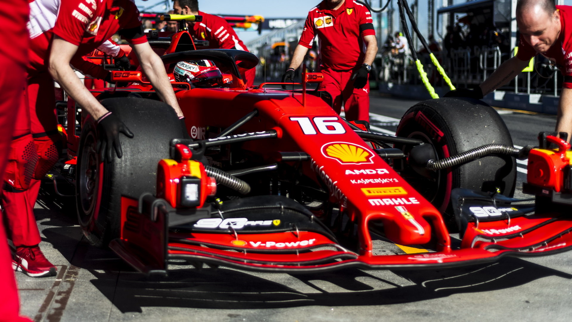 Charles Leclerc v tréninku v Melbourne