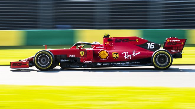 Charles Leclerc s Ferrari SF90 v kvalifikaci na GP Austrálie 2019