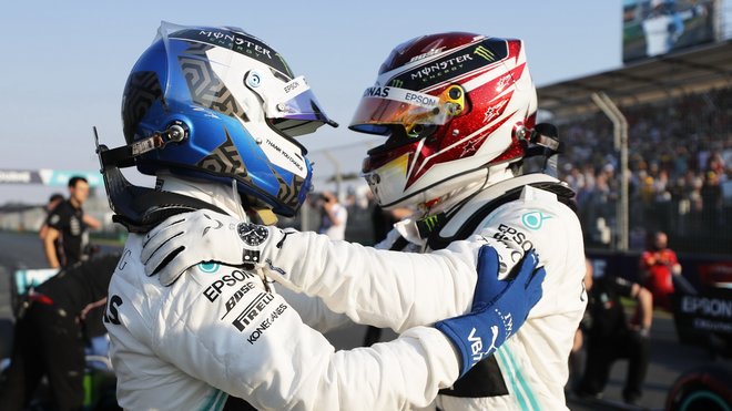 Valtteri Bottas a Lewis Hamilton se radovali po závodě stejně jako v kvalifikaci