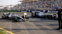 Valtteri Bottas a Lewis Hamilton po úspěsné kvalifikaci v Melbourne