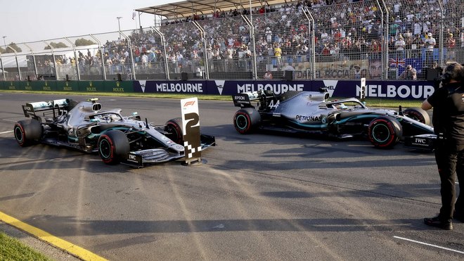 Valtteri Bottas a Lewis Hamilton po parádním výkonu v Melbourne