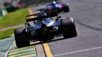 Daniel Ricciardo s použitím DRS v tréninku v Melbourne
