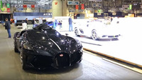 Bugatti La Voiture Noire na záběrech z konce ženevského autosalonu (YouTube/SellerieCimes)