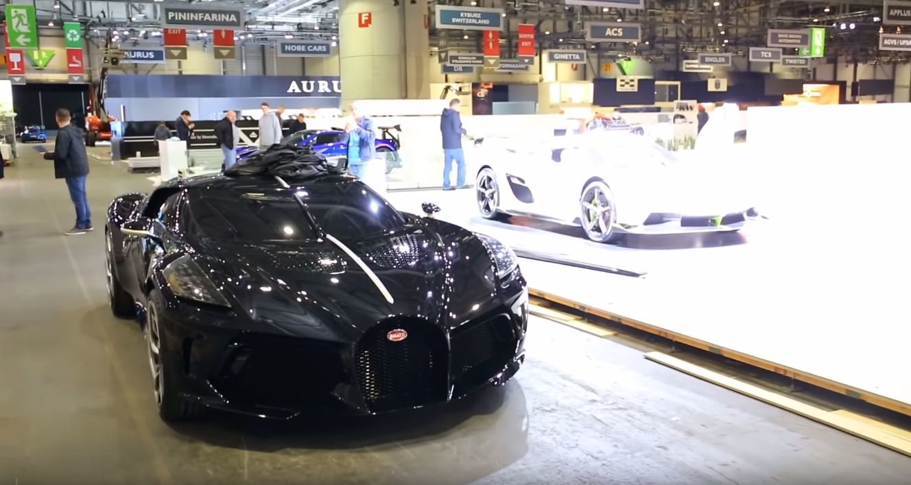 Bugatti La Voiture Noire na záběrech z konce ženevského autosalonu (YouTube/SellerieCimes)