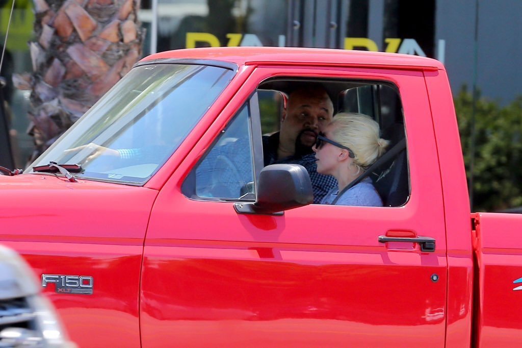Lady Gaga za volantem Fordu F-150 SVT Lightning (Twitter/@jayjuniorrr)