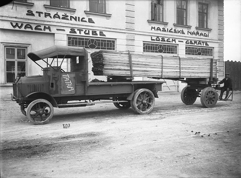Zřejmě nejstarší dochovaná fotografie nákladního vozu TL 4 s logem automobilka Tatra