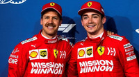 Sebastian Vettel a Charles Leclerc po kvalifikaci v Bahrajnu