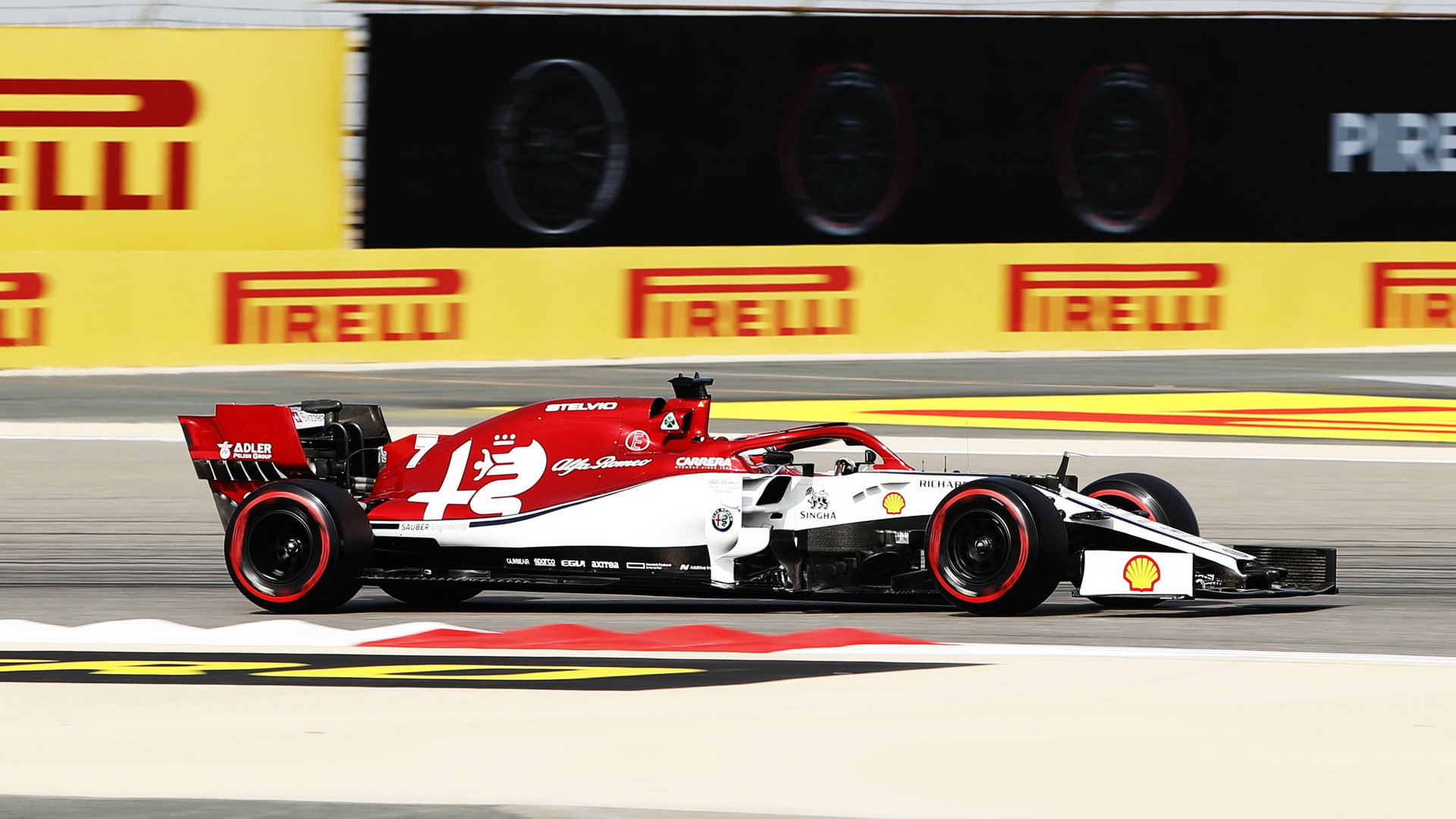 Kimi Räikkönen v kvalifikaci v Bahrajnu