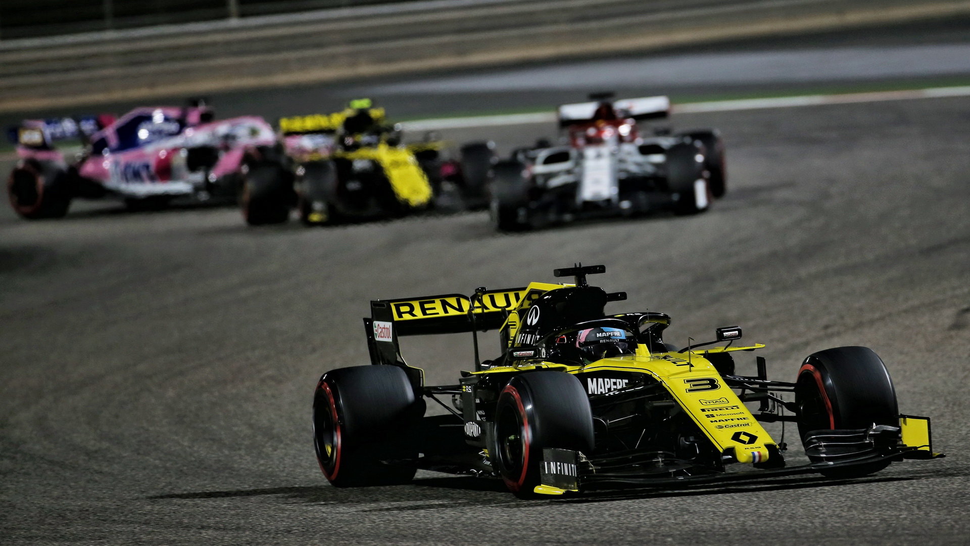 Daniel Ricciardo v zádodě v Bahrajnu