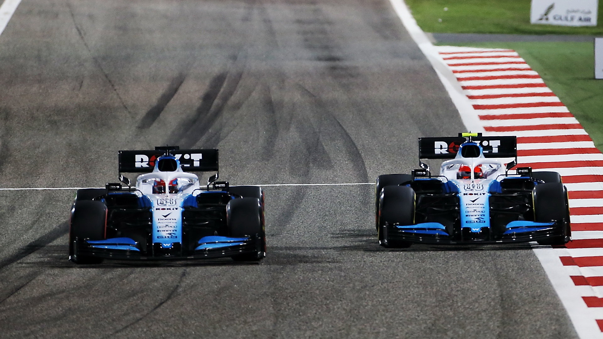 George Russell a Robert Kubica v závodě v Bahrajnu