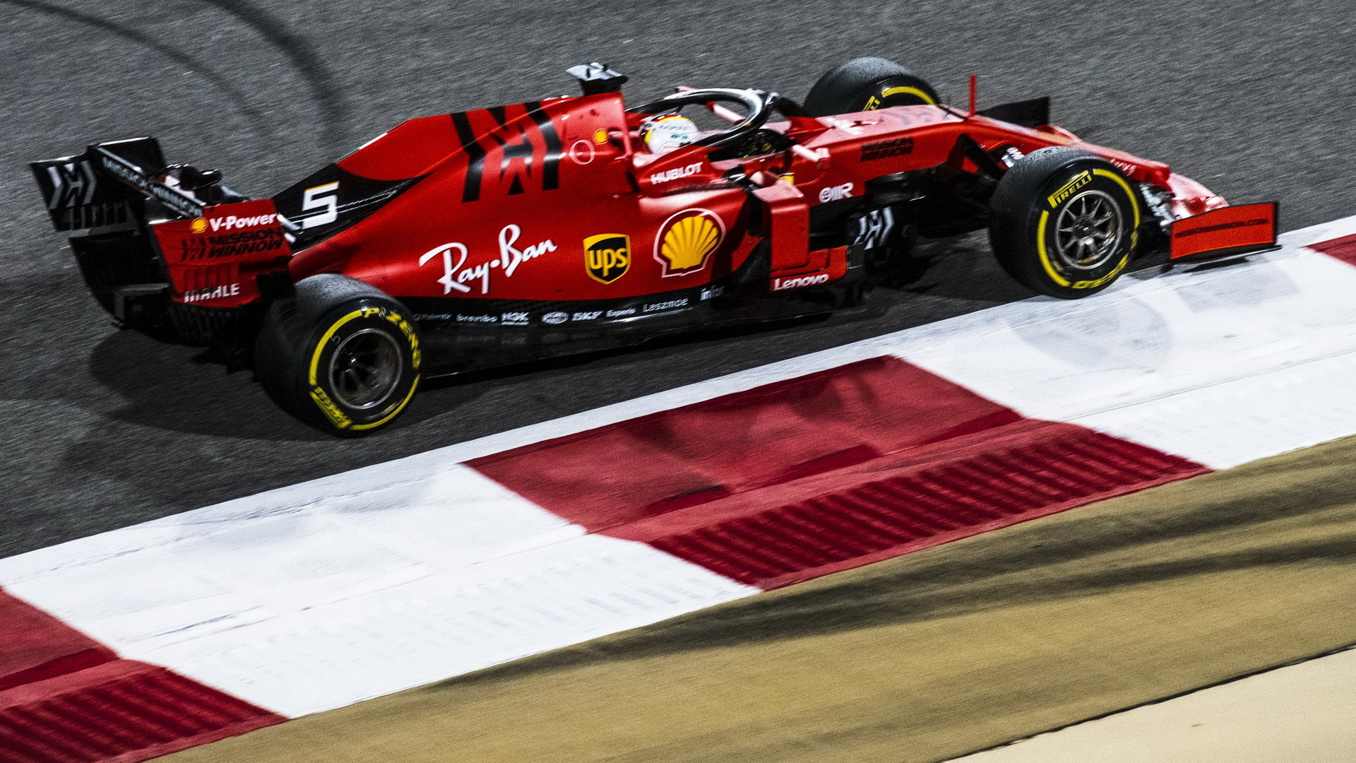 Charles Leclerc v závodě v Bahrajnu